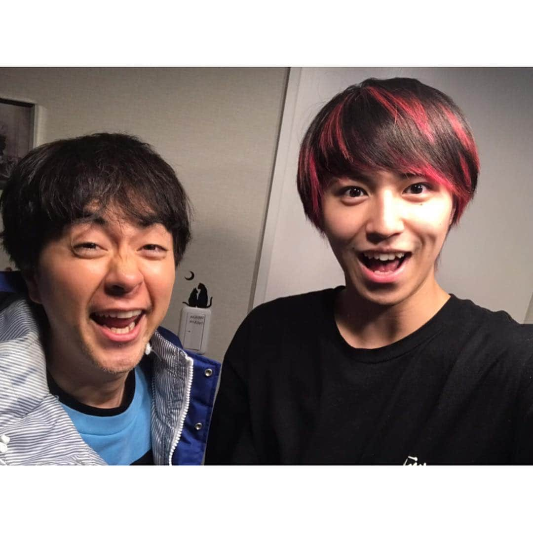 タカシさんのインスタグラム写真 - (タカシInstagram)「ヒャダインさんと2人きりのホームパーティーをしました！  楽しかったなあ^_^  あとヒャダインさんが最近プリンにハマってるって事やったから、プリンをいっぱい作ってみた！  美味しいって言ってもらえて嬉しかった( ^ω^ )  けど、作りすぎたから地道に消化中、、笑  #ヒャダイン さん #プリン #プリン作り #スイーツ男子 #時間かかったけど #最高に美味しかった」4月17日 10時36分 - takashi_yade07