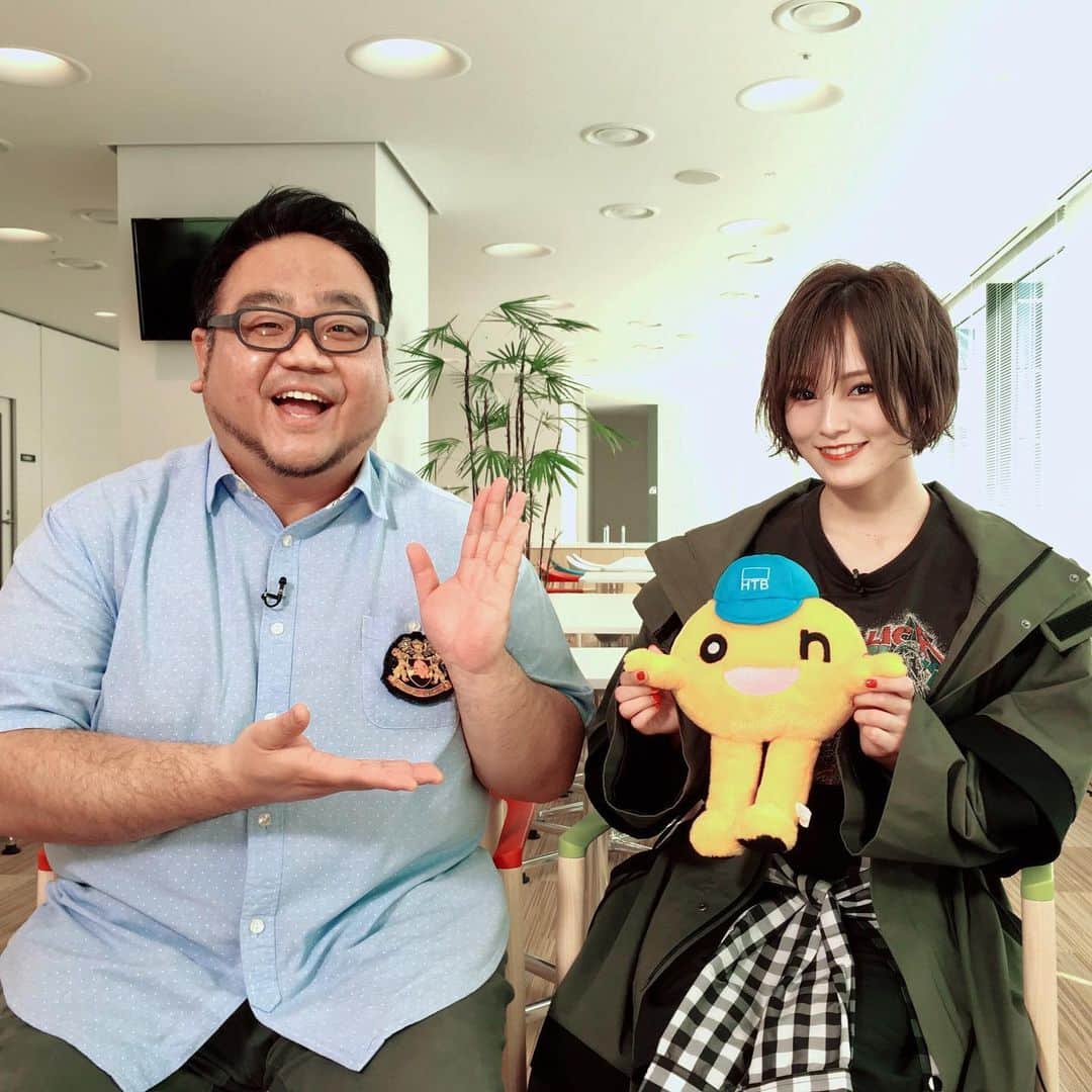 のインスタグラム：「あす4月18日(木) #注目エンタメ  本日ソロデビューシングル 『 #イチリンソウ 』が発売 先日Zepp Sapporoでも 素敵な歌声と演奏を披露した #山本彩 さんがコメント出演  以前も放送させて頂きましたが まだまだ語りつくせない 新曲の魅力をご紹介します  #さや姉 #君とフィルムカメラ  #htb #イチモニ #onちゃん」