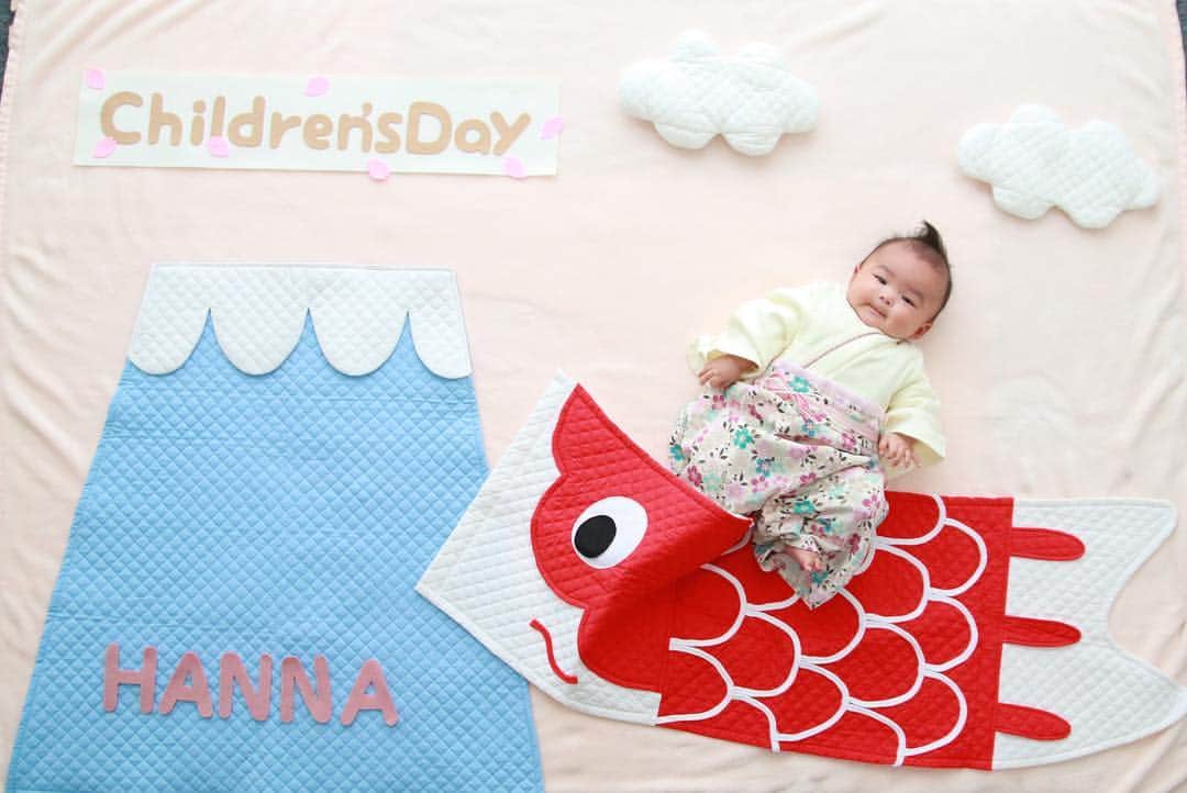 子供衣装レンタル専門店コハレさんのインスタグラム写真 - (子供衣装レンタル専門店コハレInstagram)「こんにちは＼(^o^)／ . ベビーアートレンタル専門店コハレです☆ . いつもいいねありがとうございます🌈 . . 連日ご予約いただいております！ . #ベビーアート  鯉のぼり🎏&＃ベビーアート こどもの日🎏 . . 5月5日は　　端午の節句🎏 . 初節句を迎えられるベビーも多いかと思います(*´ω｀*) . 端午の節句に鯉のぼりを飾る理由は🎏☁☁ . 鯉が滝を登り竜になるように、強く❕逞しく❕立派に❕成長してほしいという願いを込めて飾るのだそう(｀・ω・´) . 赤ちゃん期の可愛い表情やしぐさ#ベビーアート　で残しませんか(*˘︶˘*).｡.:*♡ . #コハレ　#ベビーアート　こどもの日&鯉のぼりは 鯉のぼりにまたがったり、兜をかぶったりして💗ハイチーズ📷✨ . 鯉のぼり→男児袴ロンパース こどもの日→女児袴ロンパース がそれぞれセットです⭐️ . 今年も大好評！！！ . 人気商品のため💦 四月下旬〜は埋まってきています（；゜０゜） . 希望日時がお決まりの場合はお問い合わせくださいね♡ . . スタジオで撮影するより気軽🎵 . コンテナ1つで届くから広げて撮影するだけ　簡単✨ . いつものお家で近くに大好きなママがいるからベビーもニコニコご機嫌💞 . 何枚でも撮り直しもできて、ママもHAPPY🍀 . おじいちゃんやおばあちゃんにプレゼントも(•ө•)♡ . . ⚠︎画像は無断で使わないでください⚠︎ . . . #ベビーアート #コハレ #cohare #コハレキカク #寝相アート #ハーフバースデー #6ヶ月 #赤ちゃん #赤ちゃんのいる暮らし #ベビー #ベビーフォト #ベビーアートレンタル #離乳食初期 #男の子ママ #女の子ママ #新米ママ #男の子ベビー #女の子ベビー #モデル撮影 #明石市 #こんにちは赤ちゃん」4月17日 10時56分 - cohare_r