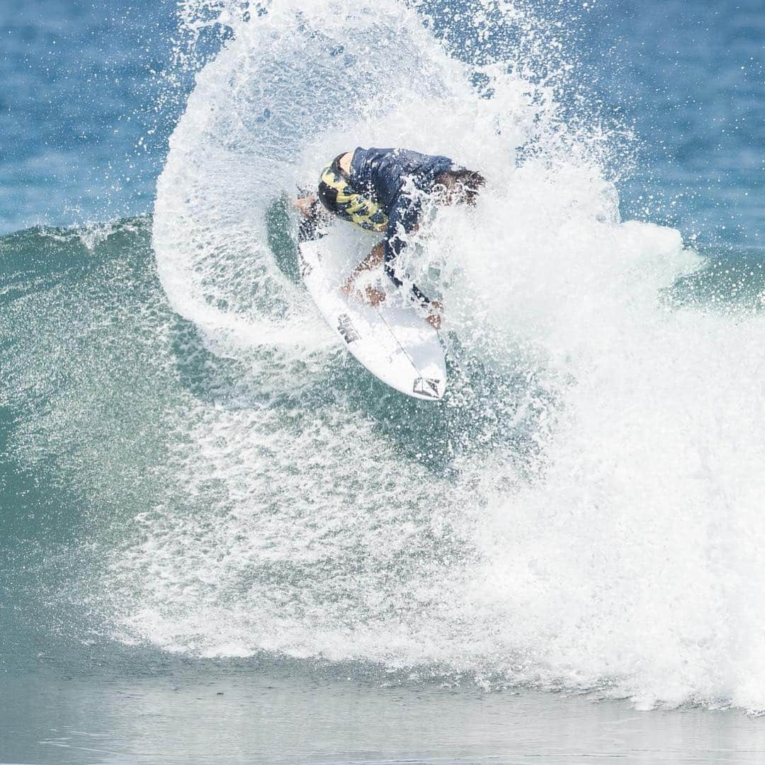 VolcomJapanさんのインスタグラム写真 - (VolcomJapanInstagram)「@volcomsurf チームライダー佐藤魁( @guy.kid__ )🏝🏄🏻‍♂️ Thrashguard: Stone Neo Jacket Boardshorts: @ozzywrong Stoney18.5 📸: @yasushi_photos  VOLCOM STORE各店および正規ディーラーにて発売中🤙🏽 コレクションアイテム詳細はプロフィールのリンクより📲 4/19(金)-23(火)バリ島クラマスで開催されるJPSA開幕戦GARUDA • INDONESIA / 旅工房 @murasakisports_official プロ supported by 秀吉内装に参戦する為バリに入り調整中🇮🇩🤙🏽 2017年同大会ではキャリア初優勝を遂げている場所でもあるので優勝してほしい所だ💪🏽 Go Guykid💪🏽 #Volcom #VolcomJapan #TrulyDefined #TrueToThis #ボルコム」4月17日 11時08分 - volcomjapan