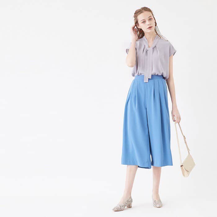 titivateさんのインスタグラム写真 - (titivateInstagram)「◆newitem * * #ボウタイフロントタックブラウス 【4color】2,690円＋tax(ATXP2253) * * #titivate #ティティベイト #レディース #トップス #ブラウス #春コーデ #ベーシック #カジュアル #ファッション #fashion #ootd #code #プチプラ * * ▼titivate(ティティベイト)はこちら▼ @titivatejp ▼ur's(ユアーズ)はこちら▼ @urs_official ▼seadress(シードレス)はこちら▼ @seadress_official * * 商品をタップすると商品ページがご覧いただけます。」4月17日 11時01分 - titivatejp