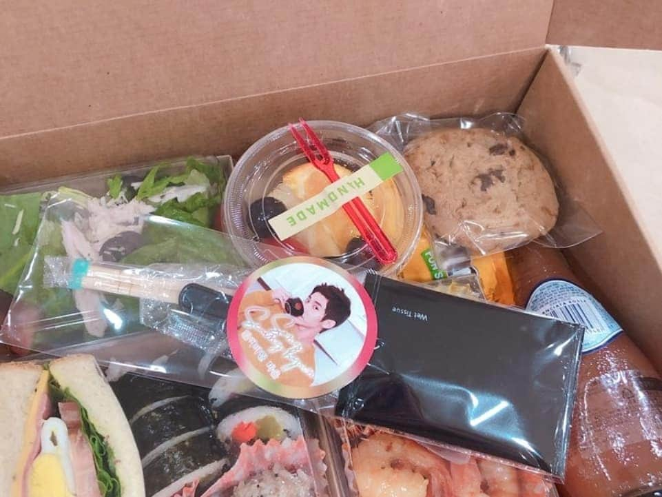 ソン・スンヒョンさんのインスタグラム写真 - (ソン・スンヒョンInstagram)「어제 서포트 맛나게 감사히 잘 먹었습니다 !! 덕분에 너무 잘 먹어서 몸이 무거워졌어요^^ 무거운 이 몸 이 가벼워 질때까지 화이팅 #잃어버린마을 #동혁이네포차 #대학로 #아르코예술대극장」4月17日 11時02分 - soow456