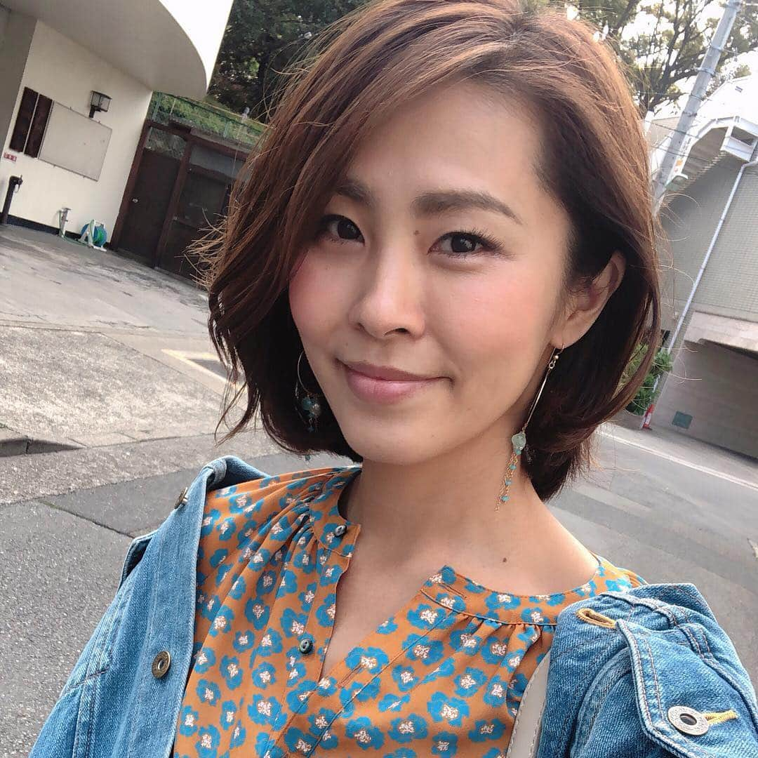 坂元美香さんのインスタグラム写真 - (坂元美香Instagram)「インスタで意外と質問が多いのがチークの色。私がここ数年愛用しているのはシュウウエムラのP560。そういえば2019年の開運はチーク濃いめが運気UP⤴︎に良いらしいですよ。私は元々チーク濃いめなのに今年は更に濃いめになっとります😚 . #チーク #頬紅 #シュウウエムラ #shuuemura #メイク #コスメ #坂元美容レポ #コスメコンシェルジュ #美容 #2019開運 #開運 #開運メイク」4月17日 11時03分 - mika_saka