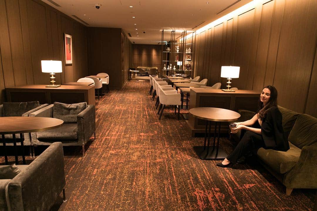 東京プリンスホテルさんのインスタグラム写真 - (東京プリンスホテルInstagram)「書斎のような落ち着きのあるクラブラウンジで、⁣ゆったりとした時間をお過ごしいただけます。⁣ ⁣ Have a relaxing time in this⁣ calm study room-like club lounge.⁣ ⁣ Share your own images with us by tagging @tokyoprincehotel⁣ —————————————————————⁣ #東京プリンスホテル #東京プリンス #プリンスホテル #tokyoprincehotel #tokyoprince #princehotels⁣ #日本 #東京 #JAPAN #tokyo⁣ #東京タワー #tokyotower #tokyoview⁣ #beautifulhotels #tokyohotel #東京 #东京 #도쿄 #tokio⁣ #travel #instagood #instalike #travelgram⁣ #クラブラウンジ #ラウンジ #カクテル #お酒 ＃lounge #優雅」4月17日 11時09分 - tokyoprincehotel