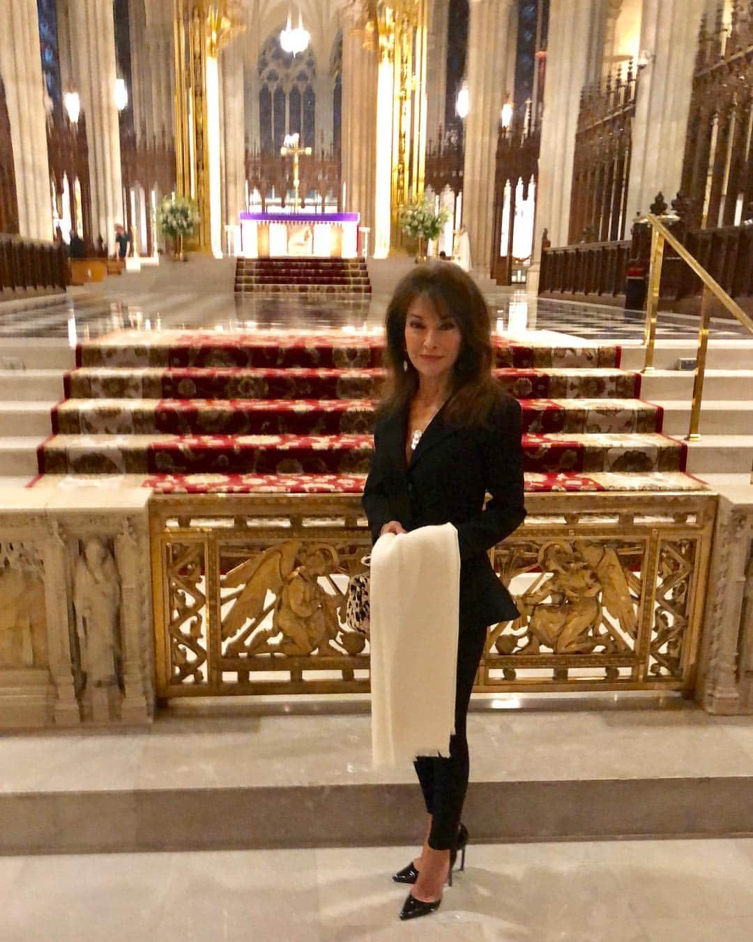 スーザン・ルッチさんのインスタグラム写真 - (スーザン・ルッチInstagram)「I just had to go today—St Patrick’s Cathedral.  Standing in front of the main altar—no words.❤️」4月17日 11時26分 - therealsusanlucci