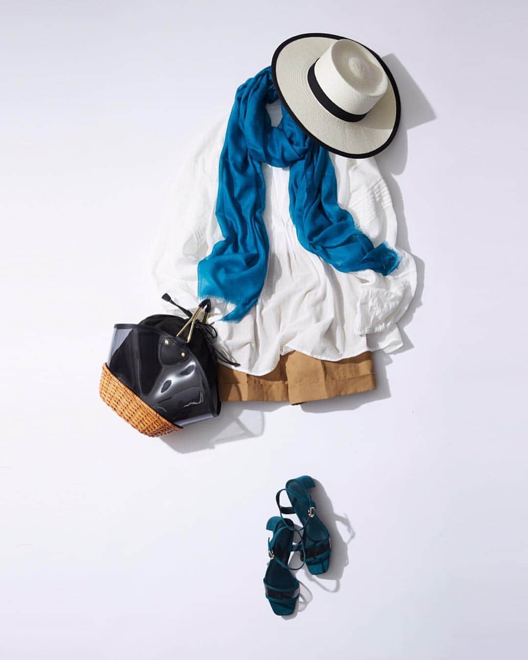 ルミネ公式のインスタグラム：「ショートパンツ＆クラフト小物で大人の旅スタイル #ブラウス ¥15,000+TAX #FRAMeWORK #タンクトップ ¥3,800+TAX #barnyardstorm #パンツ ¥15,000+TAX #spickandspan #ストール ¥6,500+TAX #greenlabelrelaxing #ハット ¥14,000+TAX #spickandspan #バッグ ¥16,000+TAX #beams #サンダル ¥7,900+TAX #greenlabelrelaxing #lumine #ルミネ #ルミネ北千住 http://magazine.lumine.ne.jp/?p=81436 ※商品の価格や取り扱い状況は撮影時点のもので、変更になることがあります。」