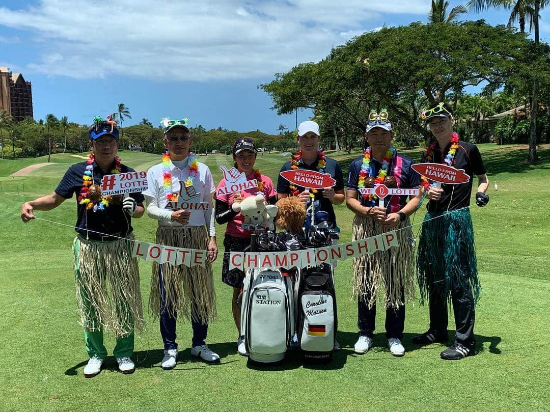 山口すず夏さんのインスタグラム写真 - (山口すず夏Instagram)「・ 明日からLOTTE CHAMPIONSHIP始まります‼︎ 久しぶりのトーナメントで、初めて主催者推薦じゃなくて自分のQ-Seriesの順位で出場できます！ すごい大事な試合になってくるので今できることを精一杯やりたいと思います‼︎ 今日はプロアマでフロント9を回りました😊LPGAで2回目のプロアマ楽しかったです！ 応援よろしくお願いします🙇‍♀️😊 ・ 過去２つの投稿に返信できなくてすみません💦 ・ #最後の写真は違うコース #なんのポーズしたらいいかわからない時は #とりあえず飛ぶのをオススメします #明日朝一なので7時スタートです #早い #けど練習ラウンド2回とも7時くらいにスタートしてた #ピッタリだった笑 #キャディーのZacと楽しみたいと思います！」4月17日 11時31分 - suzuka.yamaguchi