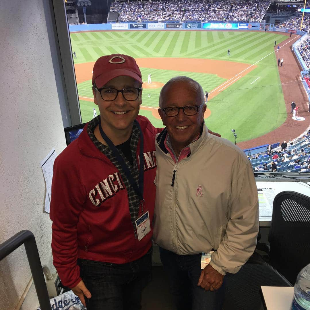 チャド・ロウさんのインスタグラム写真 - (チャド・ロウInstagram)「Had the honor of spending a few moments last night with the great @martybrennaman in his final season as the voice of the @reds for 46 years! Thanks Marty for the joy you’ve brought all of us long time fans!#AndThisOneBelongsToTheReds」4月17日 11時43分 - ichadlowe