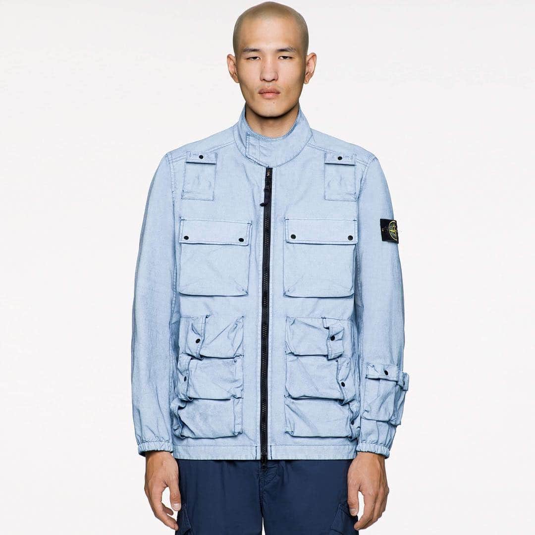 HYPEBEASTさんのインスタグラム写真 - (HYPEBEASTInstagram)「@hypebeaststyle: @stoneisland_official has introduced a new Placcato range to its Spring/Summer 2019 collection. The capsule takes its name from an innovative textile design process, which sees a cotton canvas reinforced with special pigmented resins. All of the items are available now for purchase at its web store.  Photo: Stone Island」4月17日 11時53分 - hypebeast