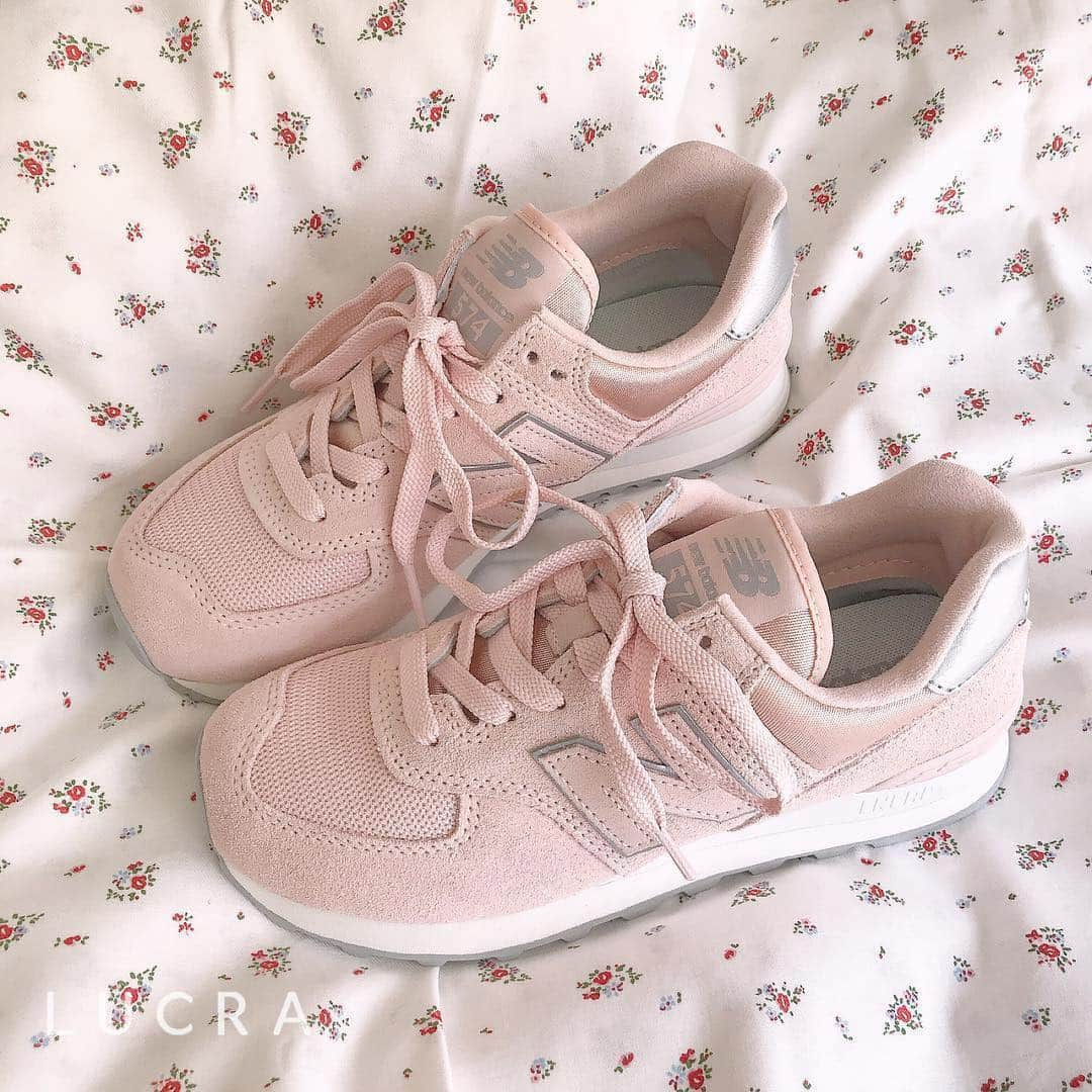 LUCRA（ルクラ）さんのインスタグラム写真 - (LUCRA（ルクラ）Instagram)「ピンクのNewBalanceがかわいい♥ スニーカーも春らしく🌸 ㅤㅤㅤ  Photo by @__natsuki710  ㅤㅤㅤ  ㅤㅤㅤㅤㅤㅤㅤㅤ ㅤㅤㅤ  LUCRA公式Instagram上で紹介させて頂くお写真を募集中！写真に#lucrajp をつけるかタグ付けして投稿してくださいね♡ ㅤㅤㅤ  #ファッション #コーディネート#お洒落さんと繋がりたい#スニーカー#低身長 #きょコ#足元倶楽部#低身長さんと繋がりたい#インスタ映え#スニーカー女子 #ブラウンコーデ#ワントーンコーデ#プチプラコーデ#コーデ#置き画クラブ#置き画#置き画倶楽部#instagood#instalike#like4like#followme#ニューバランス#newbalance  #NIKE#ナイキ#AirMax#エアマックス#ピンクスニーカー#エアマックス90」4月17日 22時49分 - lucra_app