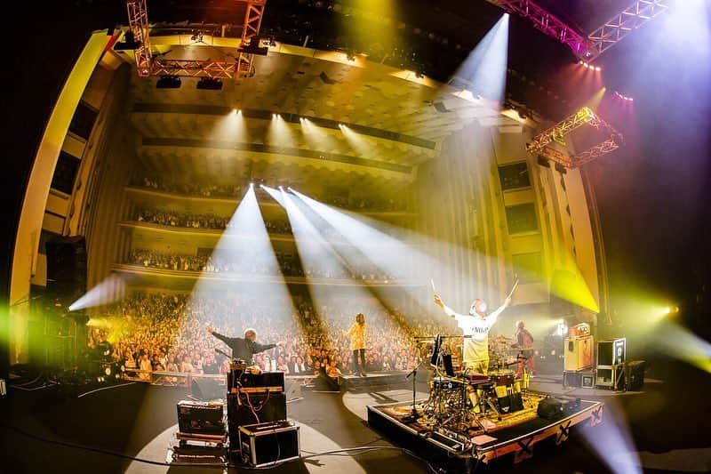 藤原広明さんのインスタグラム写真 - (藤原広明Instagram)「都会のラクダ“ホール＆ライブハウス”TOUR 2019〜立ちと座りと、ラクダ放題〜  日本特殊陶業市民会館フォレストホール  名古屋のあなたにびっくらぶっ！！🦍🦍🦍🦍 photo by @cazrowAoki」4月17日 22時50分 - hiroaki_drums_superbeaver