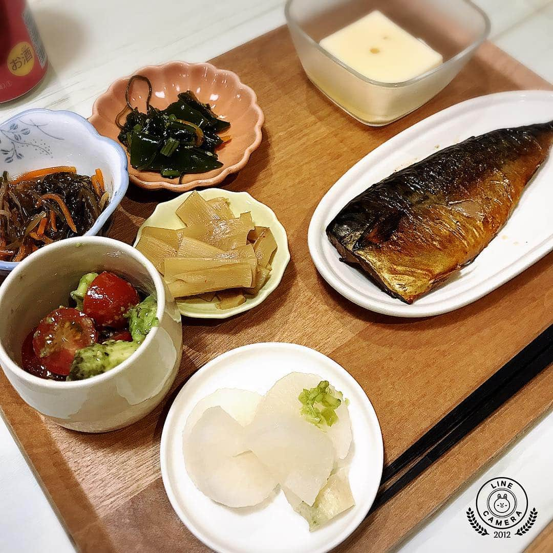 名倉右喬さんのインスタグラム写真 - (名倉右喬Instagram)「そりゃ、あーた。 和食ですよ、和食。 焼き魚に松前漬け、 野沢菜ワカメ、べったら漬け。 メンマに玉子豆腐。  はい、塩分過多です。 それが酒の肴てなもんです。  #はげごはん #名倉右喬」4月17日 21時26分 - ukyo.nagura