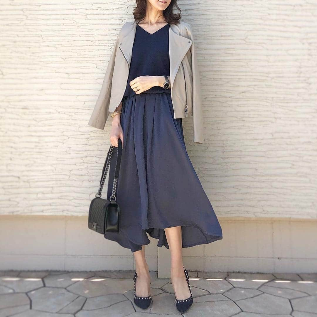 akko3839さんのインスタグラム写真 - (akko3839Instagram)「﻿ ﻿ ﻿ ﻿ スカート部分の落ち感が綺麗な﻿ @stylebar.jp のニットドレス﻿ ﻿ ニットとワンピが別々に使えるから﻿ 色々と着回せそう♩﻿ ﻿ ﻿ ﻿ ﻿ one-piece #stylebar  4/25まで→20％OFF﻿ bag  @chanel﻿ pumps #pellico﻿ ﻿ ﻿ ﻿ blogもupしました☻☺︎﻿ ﻿ ﻿ ﻿ ﻿ ﻿ #stylebar#instagood#outfit#code#instalike#fashionista#instafashion#ootd#simple#chic#style#stylish#styleblogger#Instafashion#fashiongram#mystyle#fashionista#stylebarstyle#エマテイラー」4月17日 21時26分 - akko3839