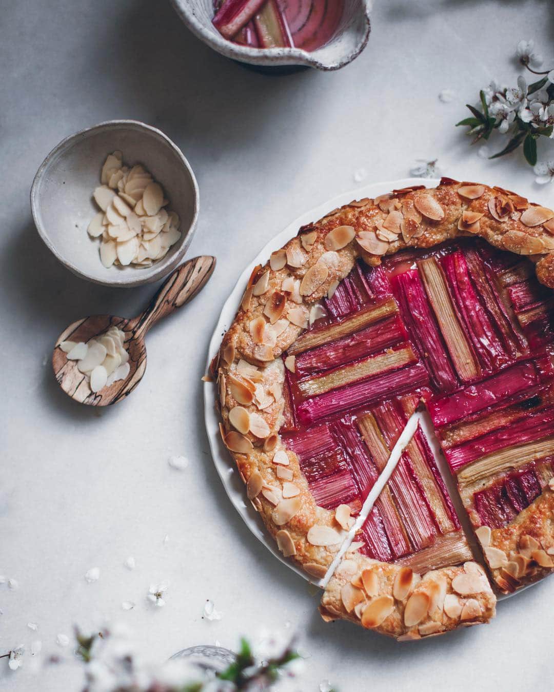 Linda Lomelinoのインスタグラム：「It’s almost that time of the year again 🌸 and I can’t wait to make this Rhubarb almond galette again. Best served with vanilla ice cream 🍦Find the recipe through the link in my profile.」