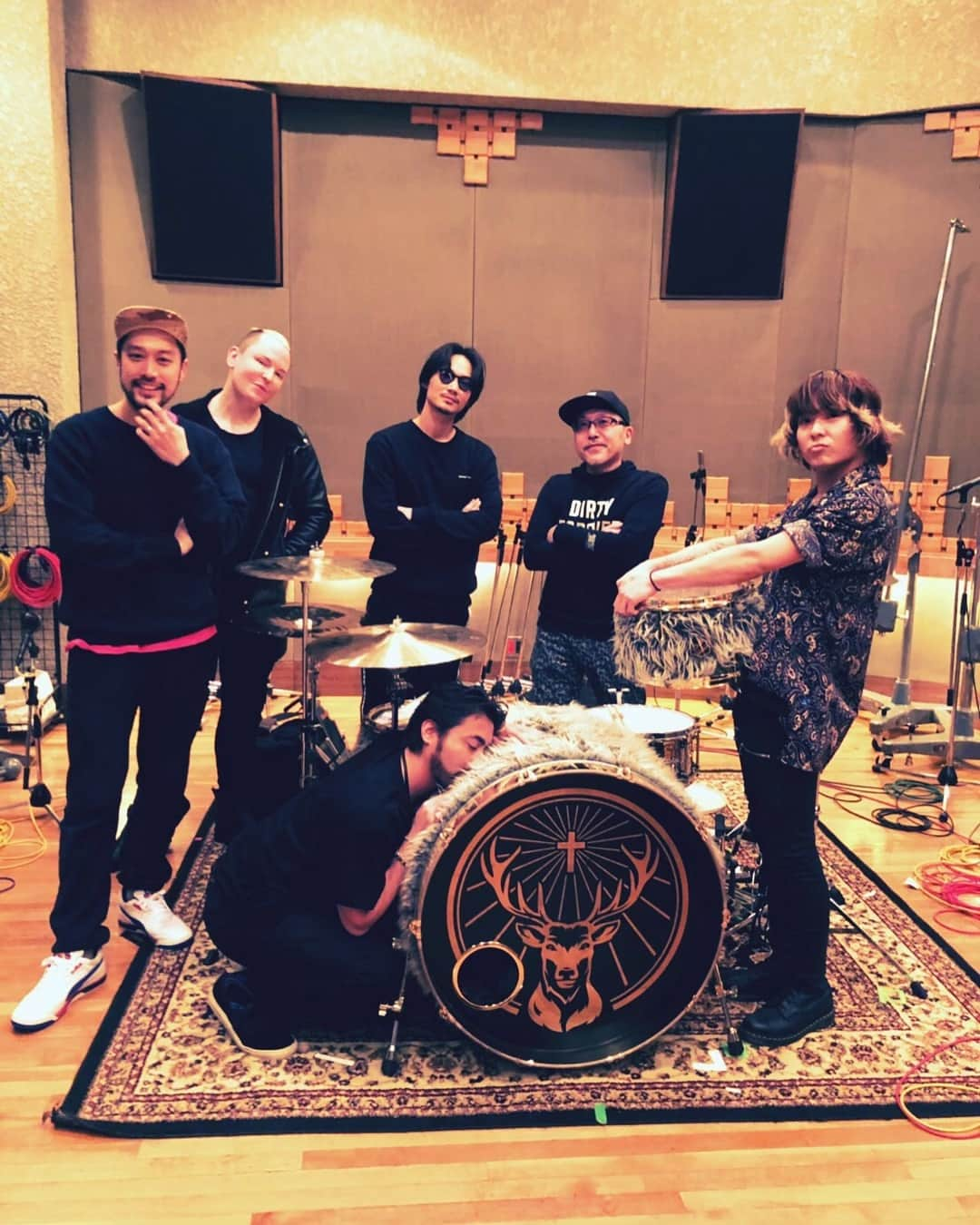 内田朝陽さんのインスタグラム写真 - (内田朝陽Instagram)「最高のセッションだった  #recording #drums #crossfaith #thexxxxxx #根岸孝旨 #レコーディング #Tatsu #Timmy #ティミー #たっちゃんのドラムはいい匂いする」4月17日 21時37分 - asahi_uchida