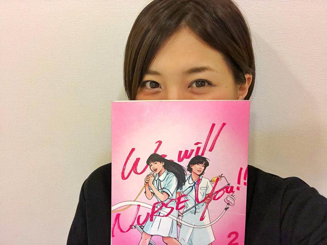 あらい美生のインスタグラム：「直前のお知らせになってしまい﻿ ごめんなさい。🙇🏻‍♀️﻿ 今夜22:00〜 日テレ”白衣の戦士”に﻿ ほんの少しだけ参加させていただきました☻﻿ お時間ありましたら是非🌸🌸﻿ よろしくお願いします🙏🏻﻿ #白衣の戦士 #2話 #🚑」