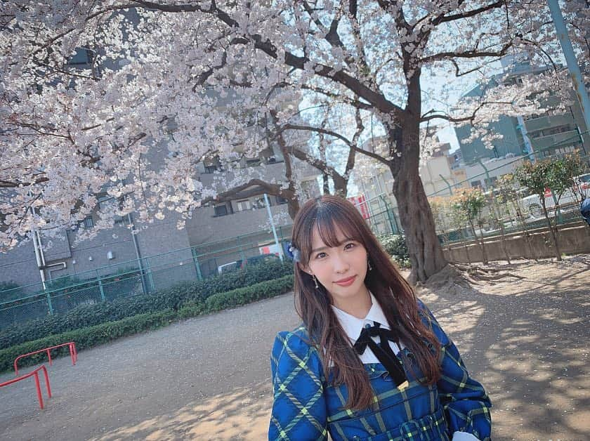 松村香織さんのインスタグラム写真 - (松村香織Instagram)「和光市駅近くの 公園の桜だよ🌸  #せせらぎ公園  #チビッコ公園」4月17日 21時45分 - kaotan_0117