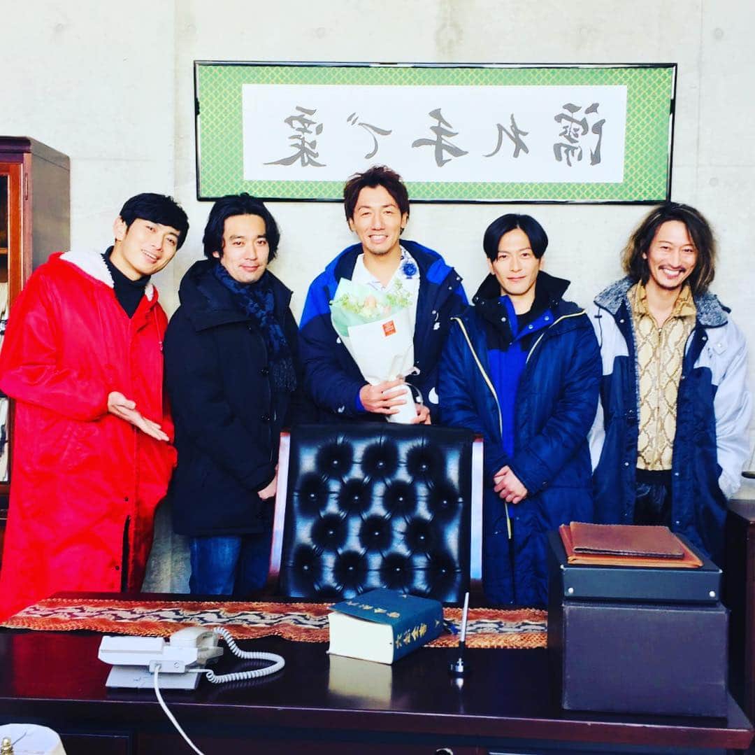 弓削智久のインスタグラム：「反響が多くて嬉しいです。17年前に演じた役をまた演じる機会を皆様に頂きまして有難うございました。龍騎最高🦇🎬🐃🐉🐍 #仮面ライダー龍騎 #仮面ライダージオウ」