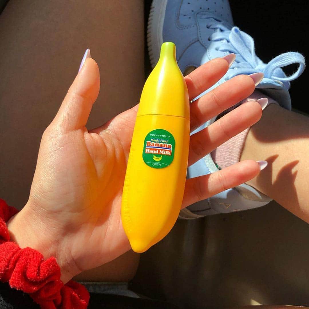 TONYMOLY USA Officialさんのインスタグラム写真 - (TONYMOLY USA OfficialInstagram)「Its #NationalBananaDay !! To celebrate, get 15% off all banana products today only at TONYMOLY.us with code “BANANA15”! Time to go 🍌🍌🍌🍌 #xoxoTM #TONYMOLYnMe // 📸:@musshwombs」4月17日 21時41分 - tonymoly.us_official