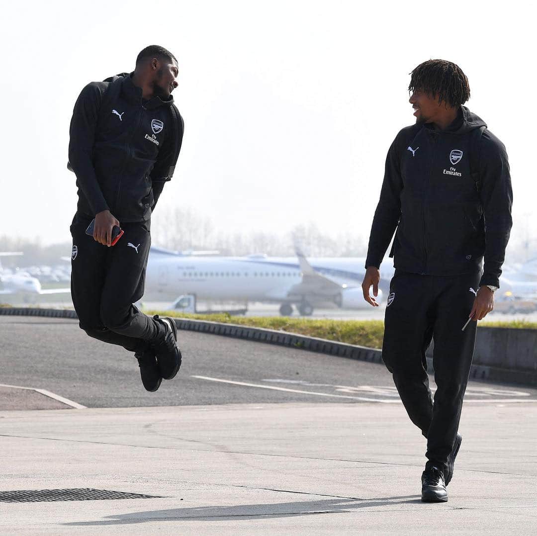 アーセナルFCさんのインスタグラム写真 - (アーセナルFCInstagram)「Air Niles 🛫🤣 Flyin’ high on our way to Naples 🇮🇹 #maitlandniles #iwobi #arsenal #europaleague #uel」4月17日 21時42分 - arsenal