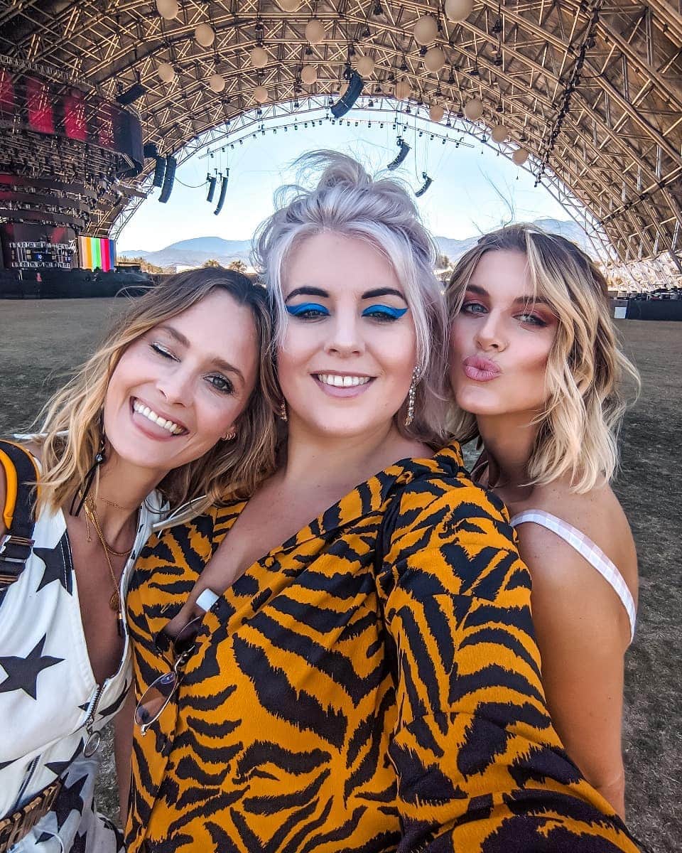 Ashley Jamesさんのインスタグラム写真 - (Ashley JamesInstagram)「They call us the Triple Threat. 😉 Honestly there's no one I'd rather have completed in the Instagram Olympics with than these girls @felicityhayward @charlottedecarle. 🌴🇺🇲👯‍♀️ Jokes aside, I had such an amazing weekend despite missing the first day and feeling like we spent it sat in traffic. Memories of canned margheritas, eating pizza with Gigi, enjoying the great parts of Coachella: the magical settings, Ariana, Lizzo, raving to Idris, Night Sight, and let's not forget bonding with Uber drivers and In N Out Burger. 😎🎶💃🌴 Note to self: next year I'll go for longer than 3 days, and stay closer to the festival site. Coachella, you are definitely Instagram in a field (to quote Maya Jama), but there's still something magical about you. I hope next year they're back to having a Beyonce-level lineup. ❤️ Now I'm slightly jetlagged, but back in the UK and heading straight to @talkradio where I'll be live with Matthew Wright from 2pm-4pm. 📻 #coachella #coachella2019 #girlssuoportinggirls」4月17日 21時43分 - ashleylouisejames