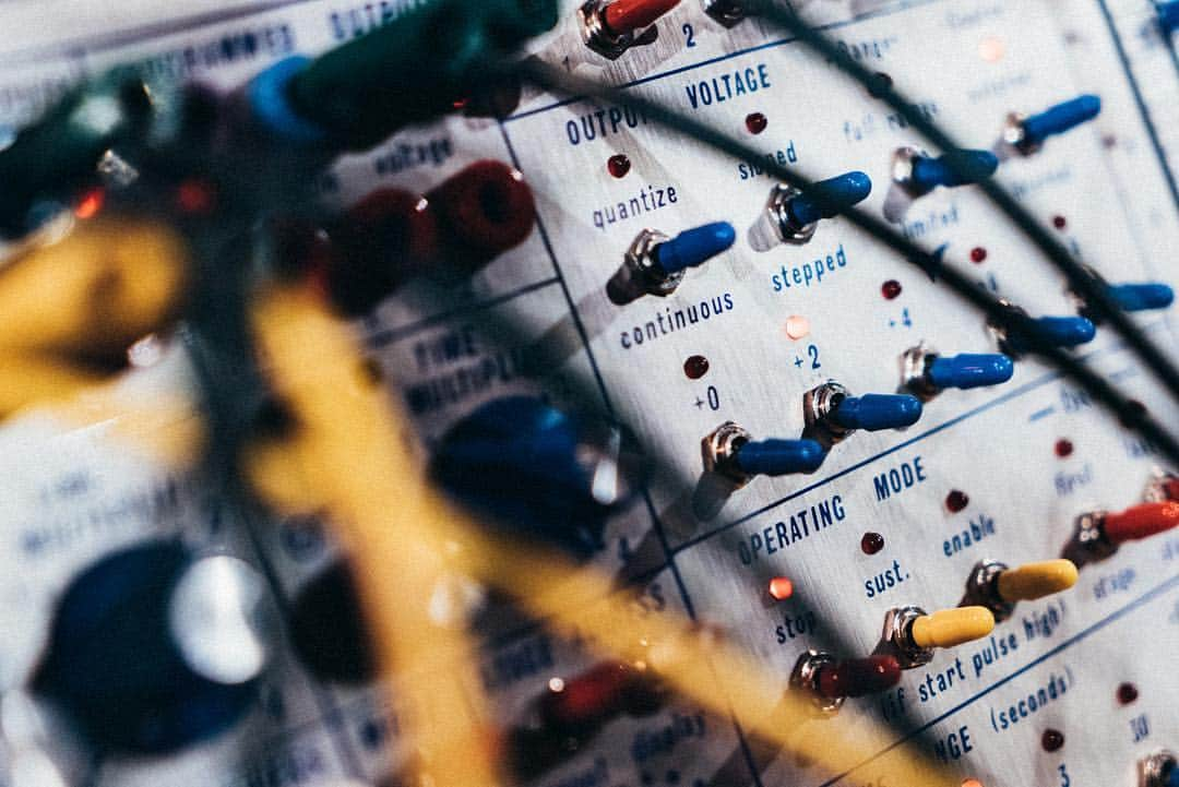 Red Bull Music Academyさんのインスタグラム写真 - (Red Bull Music AcademyInstagram)「Up-close with Suzanne Ciani’s Buchla on what would have been pioneering synth designer Don Buchla’s 82nd birthday. — 📷 @newyorkcityvibe #buchla #modularsynth」4月17日 21時47分 - rbma