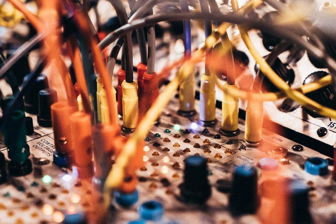 Red Bull Music Academyさんのインスタグラム写真 - (Red Bull Music AcademyInstagram)「Up-close with Suzanne Ciani’s Buchla on what would have been pioneering synth designer Don Buchla’s 82nd birthday. — 📷 @newyorkcityvibe #buchla #modularsynth」4月17日 21時47分 - rbma