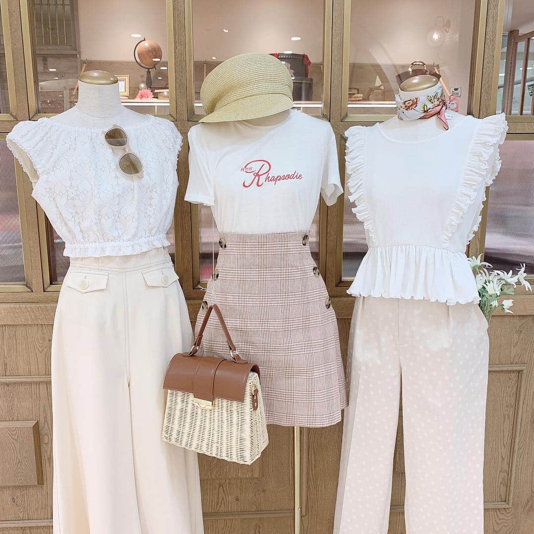 デイシーさんのインスタグラム写真 - (デイシーInstagram)「♡♡♡ White × Beige ♡♡♡ . . 春夏におすすめのワントーンコーデ✨ DEICYなら絶対可愛くなれちゃいますよ💛 .  #deicy #deicynagoya #mecouture #2019ss #spring #summer #check #instafashion #recommended #white #beige #coordinate #fashion #nagoya #nagoyaparco #parco #onepiece #デイシー #ミークチュール #ファッション #コーディネート #春コーデ #夏コーデ #白 #ベージュ #ワントーンコーデ #パルコ #名古屋 #名古屋パルコ #デイシー名古屋」4月17日 21時50分 - deicy_official