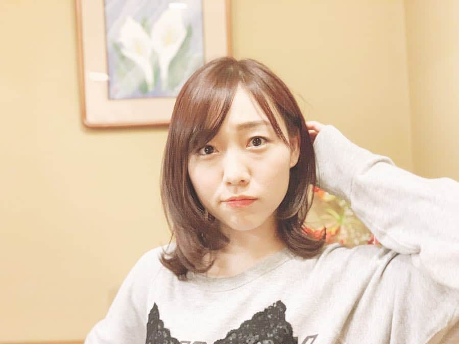 須田亜香里さんのインスタグラム写真 - (須田亜香里Instagram)「嘘でもいいから褒めてください🙆‍♀️✂︎💈 #あかりん髪切った  #切って最初に会ったのは父  #目の前に座っても気づいてなかった  #20センチ切ったのだけど #笑  #撮影父  #ビール女子  #美味しいご飯とお酒  #ごちそうさまでした」4月17日 21時53分 - akarisuda