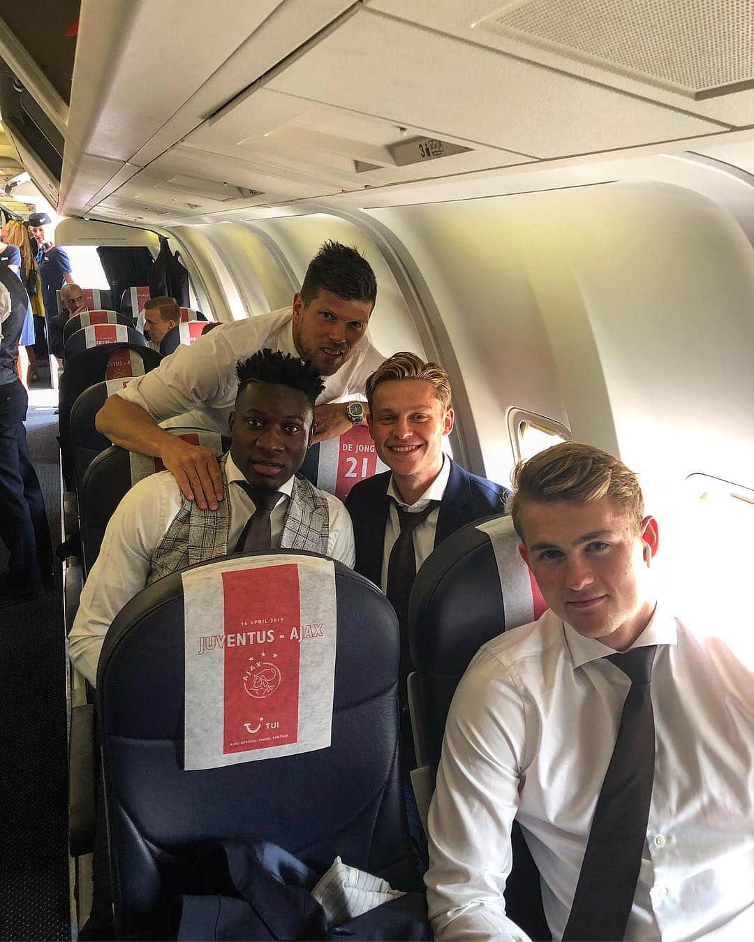 アヤックス・アムステルダムさんのインスタグラム写真 - (アヤックス・アムステルダムInstagram)「We’re on our way! 🛫 #UCL #juvaja」4月17日 21時59分 - afcajax