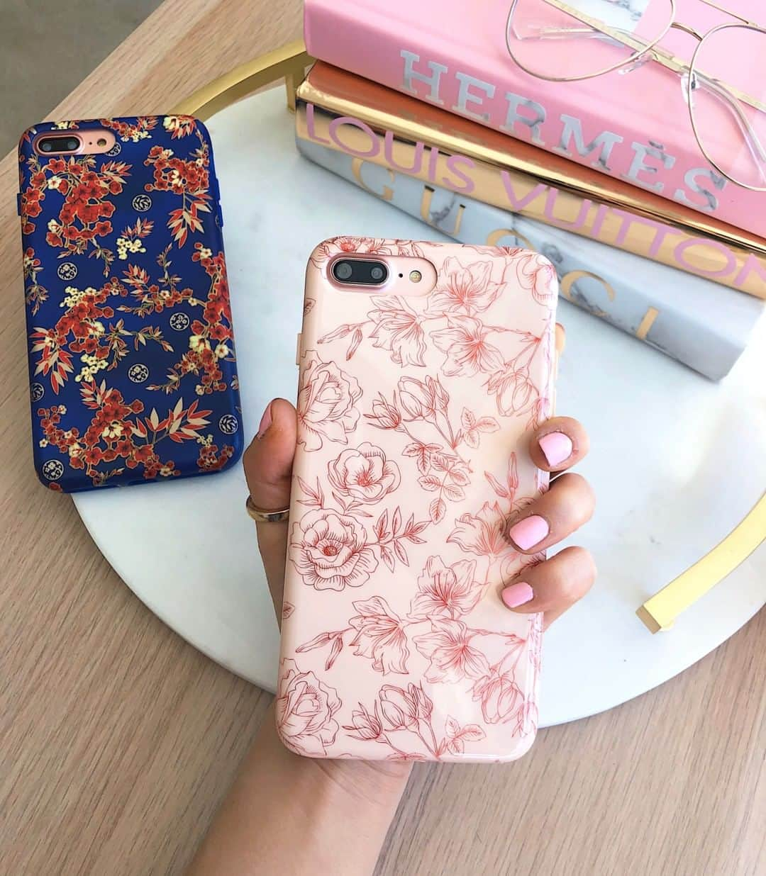 VELVETCAVIARさんのインスタグラム写真 - (VELVETCAVIARInstagram)「Time to stock up on all things floral 💐 ⠀⠀⠀⠀⠀⠀⠀⠀⠀ If you had to choose... which one are you? Nude Red Chrome or Cherry Blossom Floral? 🌸👇 Comment below. Get yours @velvetcaviar. #velvetcaviar #florals #spring」4月17日 22時01分 - velvetcaviar