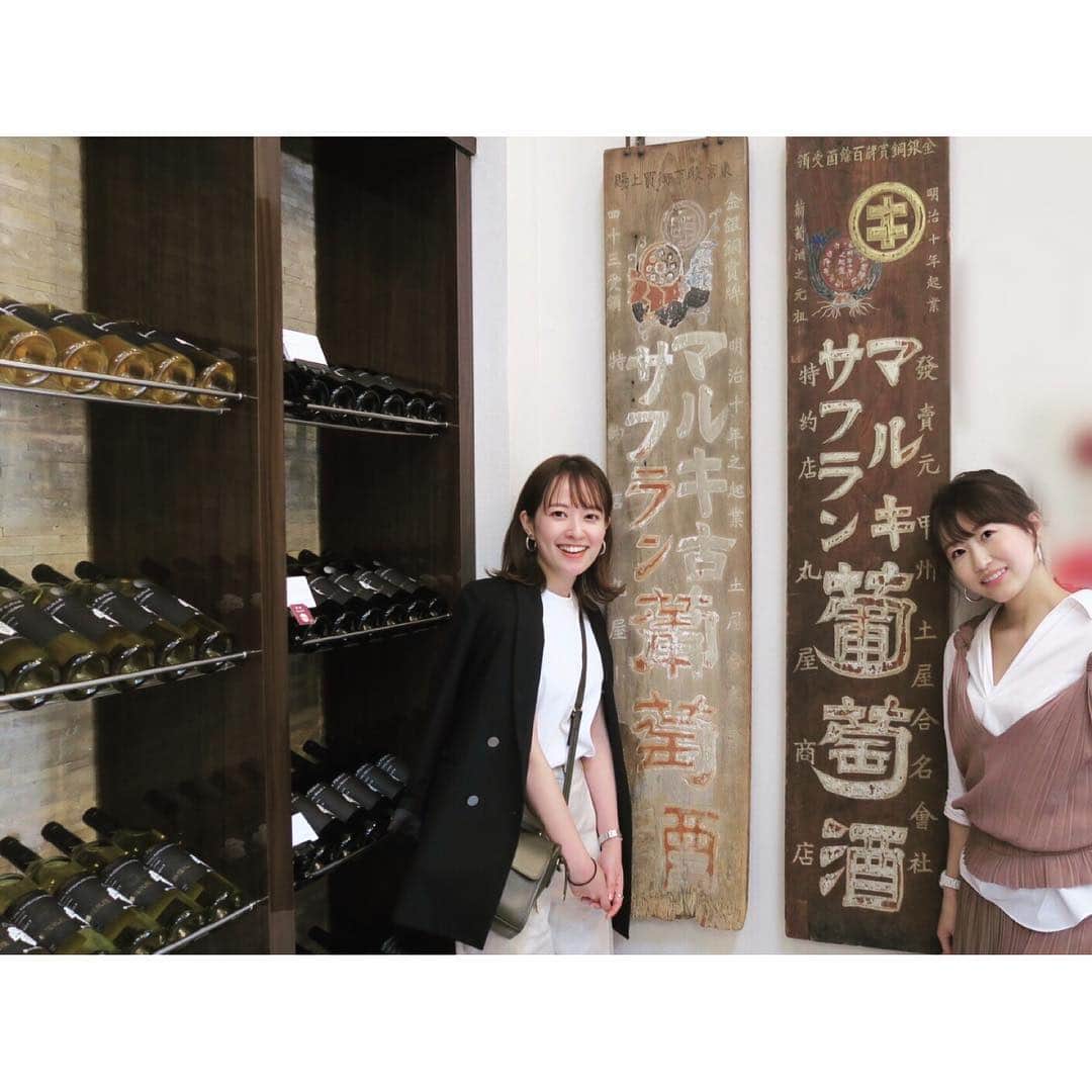 津田麻莉奈さんのインスタグラム写真 - (津田麻莉奈Instagram)「昨日のワイナリー巡りpostつづき🍷 明治10年から続く、現存する日本最古のワイナリー #まるき葡萄酒 さん。 @marukiwine ⁑ 5種類もテイスティングさせていただきました🍷🙏 どれも雑味のない、素晴らしくクリアなワイン。 私は写真3枚目の左から2本目の白が好み。 ワイナリーの方から製造工程についても教えていただき、こんなにも味や香りが変わるものかと感動。 ⁑ 親切に色々と解説をいただき、とても楽しい時間でした。 (この写真もワイナリーの方に撮っていただきました。 ありがとうございます) ⁑ #maruquiswinery  #wine  #winelover  #winery  #enjoyadayoff  #outfit #outfitoftheday  #私服 #コーデ #ブラウンコーデ  #ワイン #ワイナリー  #ワイナリー巡り #休日 #まりなる #津田麻莉奈」4月17日 22時02分 - tsudamarinal