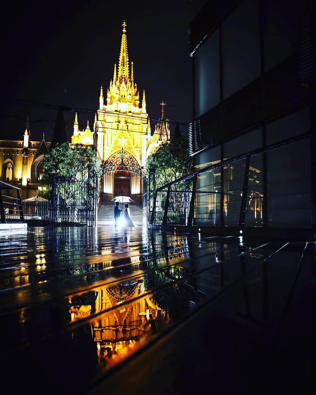 谷桃子さんのインスタグラム写真 - (谷桃子Instagram)「わたしの一番好きな写真♡♡ 雨上がり、奇跡の一枚✨🌸✨ #結婚記念日 #思い出 #photography  #セントグレース大聖堂 #撮影前に雨が降っていたのに、外に出たら嘘のように雨が止みました♡キセキ♡ #有難う」4月17日 22時02分 - momoko5999