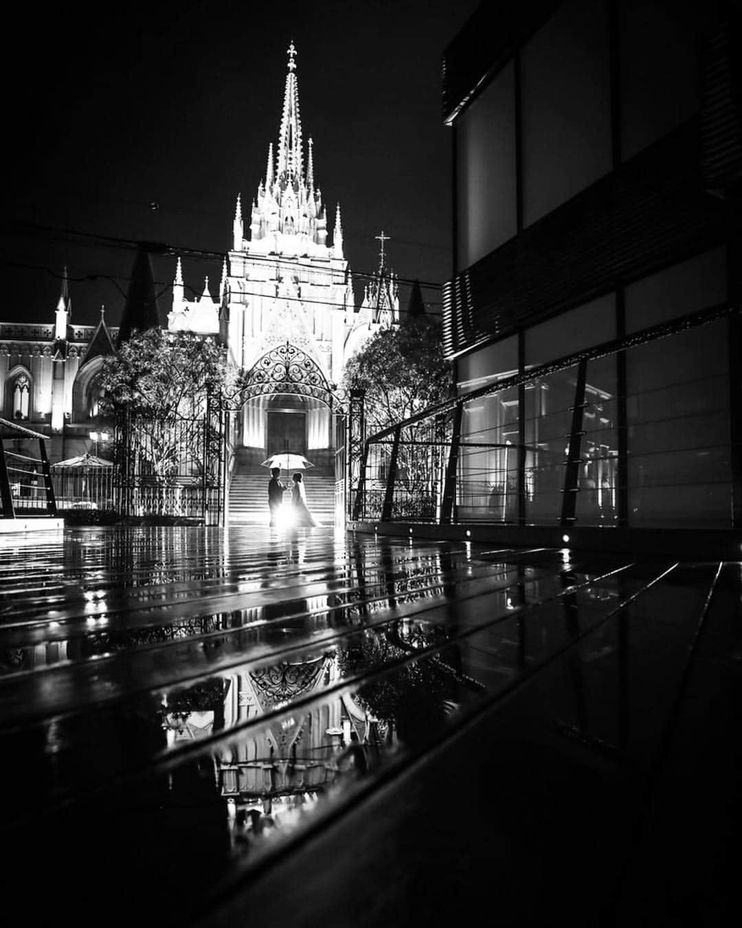 谷桃子さんのインスタグラム写真 - (谷桃子Instagram)「わたしの一番好きな写真♡♡ 雨上がり、奇跡の一枚✨🌸✨ #結婚記念日 #思い出 #photography  #セントグレース大聖堂 #撮影前に雨が降っていたのに、外に出たら嘘のように雨が止みました♡キセキ♡ #有難う」4月17日 22時02分 - momoko5999