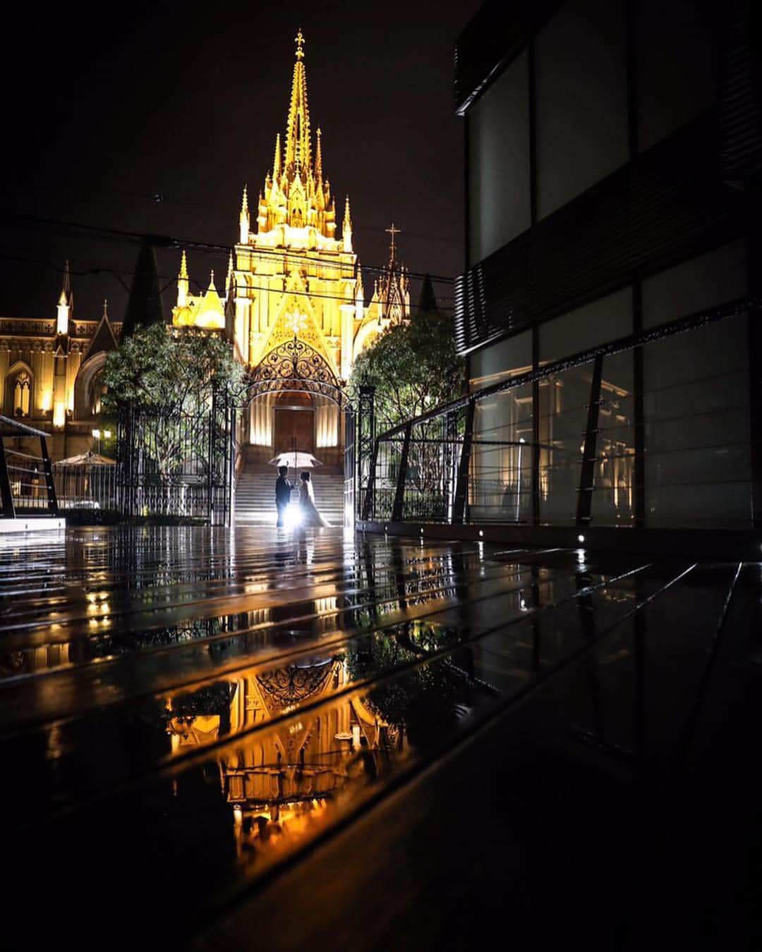 谷桃子さんのインスタグラム写真 - (谷桃子Instagram)「わたしの一番好きな写真♡♡ 雨上がり、奇跡の一枚✨🌸✨ #結婚記念日 #思い出 #photography  #セントグレース大聖堂 #撮影前に雨が降っていたのに、外に出たら嘘のように雨が止みました♡キセキ♡ #有難う」4月17日 22時02分 - momoko5999