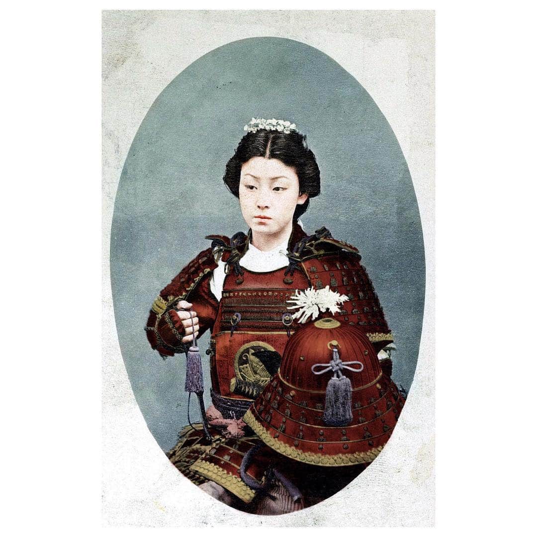 デニズテルリのインスタグラム：「Wow I looooooove this❤️. Found this image of a 19th century Japanese Samurai Warrior.  #inspiration #girlpower #samurai #warrior #japanesegirl #girlboss #femalearchetypes #kickasswomen #rise #girlscandoanything #fashion #armor」