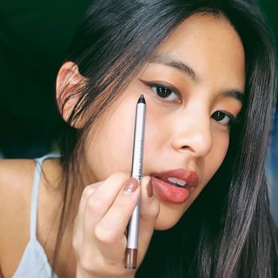 Maybelline New Yorkさんのインスタグラム写真 - (Maybelline New YorkInstagram)「@gabbi 🇵🇭wears line tattoo crayon in ‘brown’ for a longwear liner look. Available now in select Asian markets! #mnyitlook」4月17日 22時09分 - maybelline