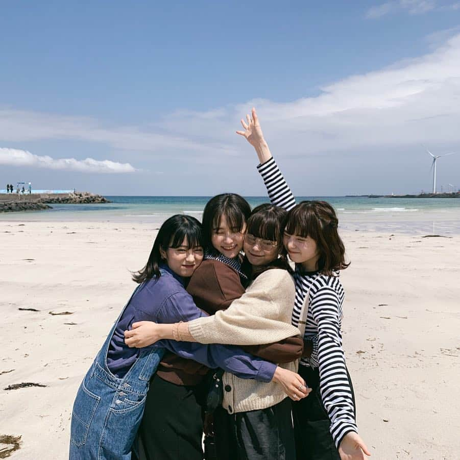 まつきりなさんのインスタグラム写真 - (まつきりなInstagram)「今回の旅はこのメンバーで！うれしい幸せ❤︎ #チェジュ島 #週末チェジュ #PR」4月17日 22時21分 - matsuki_rina