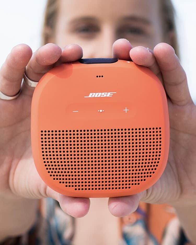 BOSEさんのインスタグラム写真 - (BOSEInstagram)「Pocket-sized for the perfect travel buddy. Where do you bring your music? @isabella_nichols 🎵  Click the link in bio to explore #SoundLink Micro. #OnTheGo」4月17日 22時13分 - bose