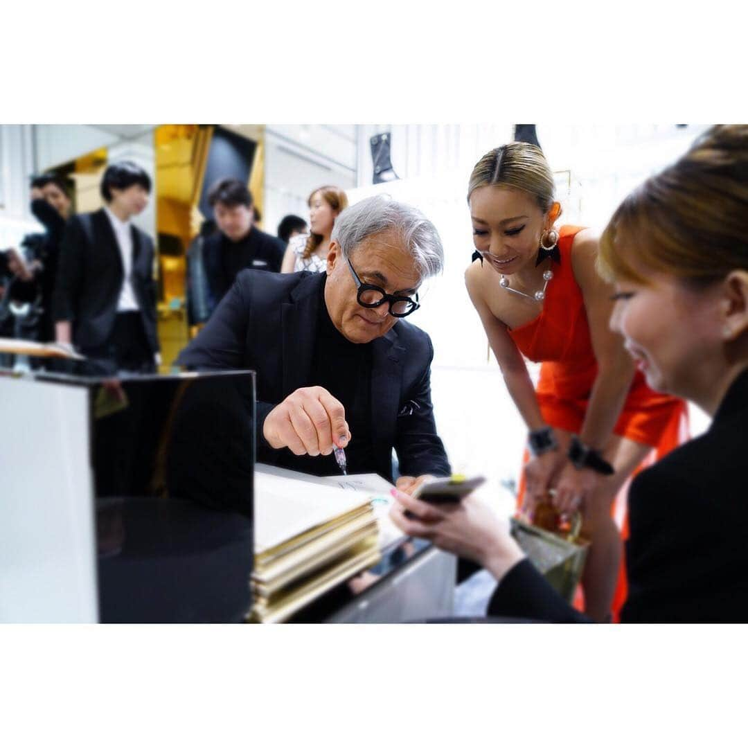 倖田來未さんのインスタグラム写真 - (倖田來未Instagram)「こちら！！ 👠👠👠👠 #感動 #giuseppezanotti #ジュゼッペザノッティ#デッサン#家宝にします  #Italy #luxury #brand #fashion #shoes #favorite #thankyou #kodakumi #倖田來未 #japan #tokyo #ginza」4月17日 22時16分 - kodakumi_official