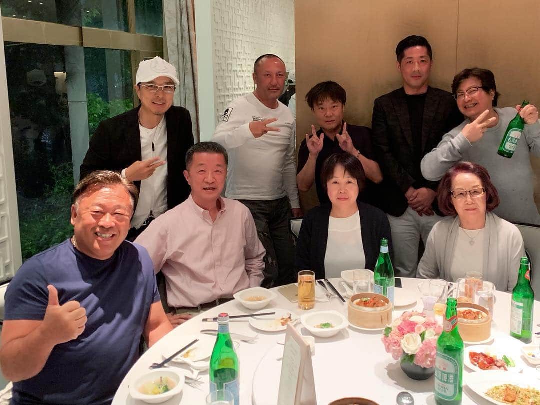 黒田アーサーさんのインスタグラム写真 - (黒田アーサーInstagram)「今回の台湾旅行は、僕がTVCMをやらせて頂いてる福井県の辻広組社員旅行に参加させて頂いてます🤗辻広社長とご家族、関連会社の社長様、辻広組社員の皆さんと初日の食事会を楽しみました😊#台湾#台北#辻広組 #辻広組CM#福井県 http://tsujihiro-gumi.jp/cm 辻広組CM」4月17日 22時30分 - kuroda_arthur