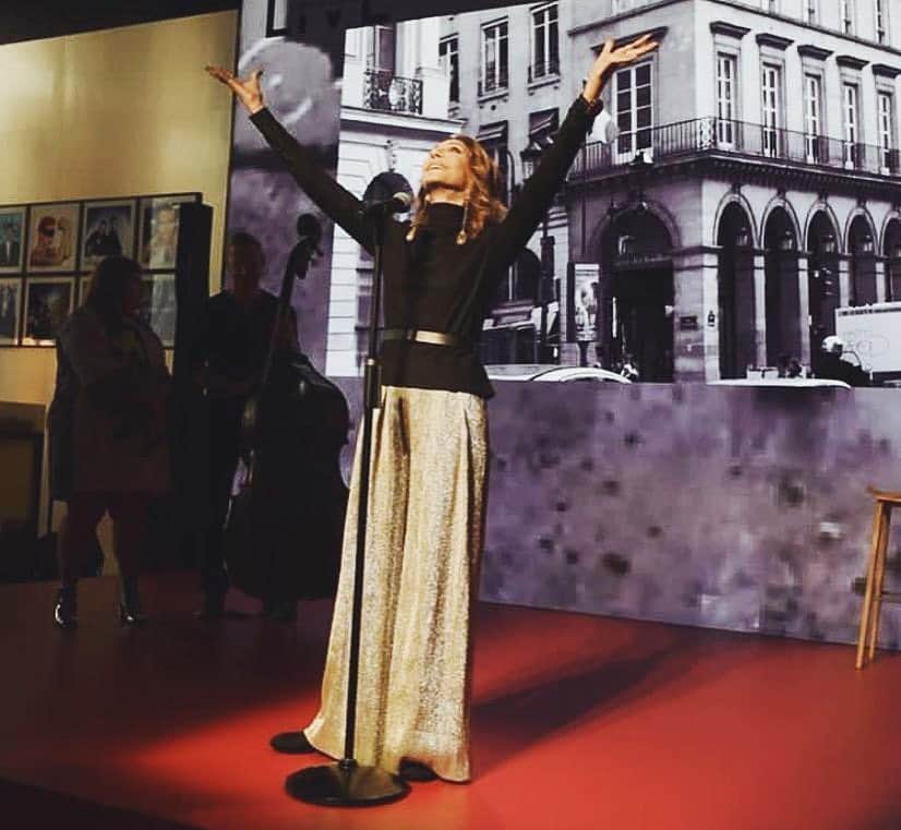 マーティン グラントのインスタグラム：「Marisa Berenson wearing MARTIN GRANT gold lurex high waisted Pants, black Turtleneck and leather Belt with buckle at @cartier.」