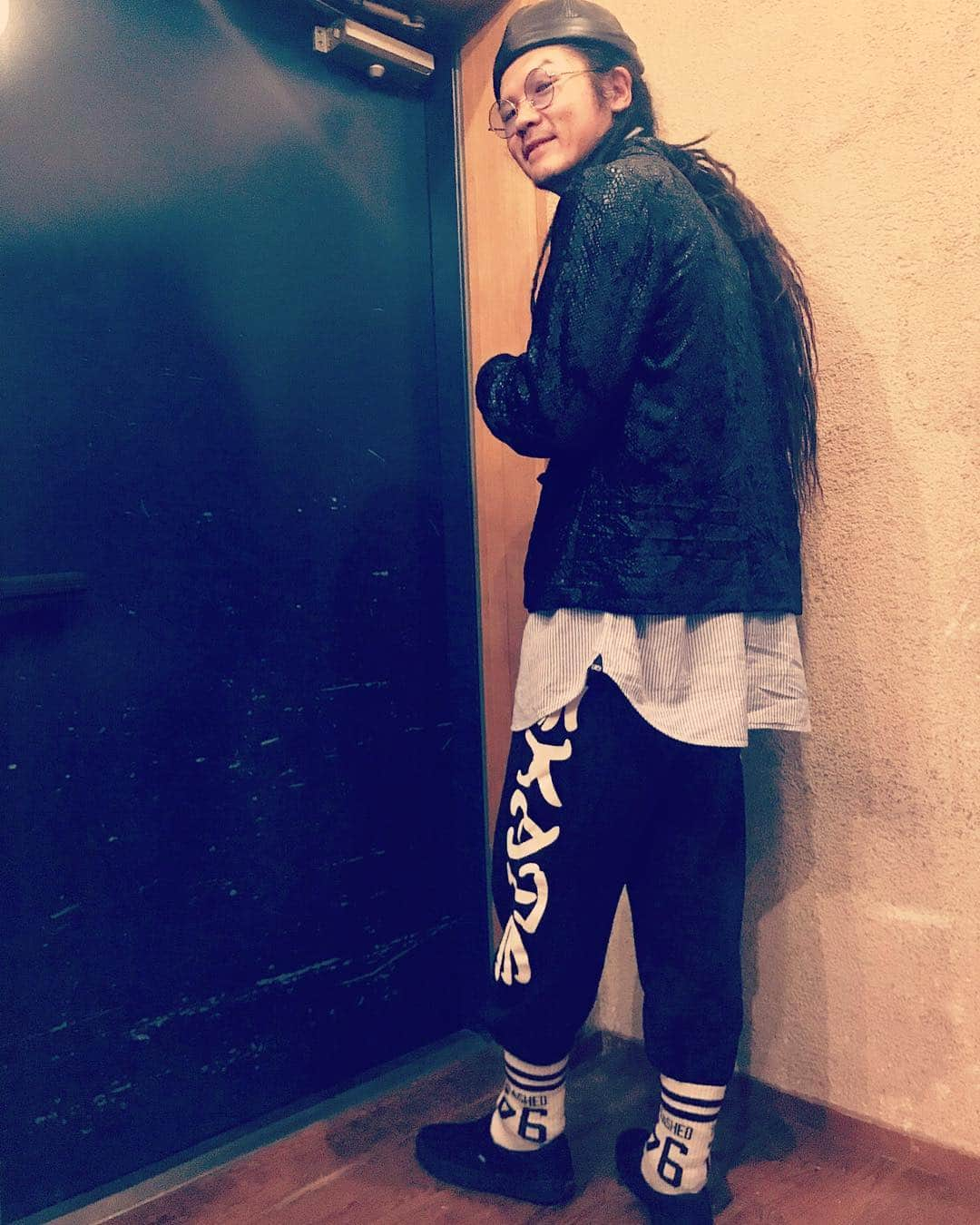 庄村聡泰さんのインスタグラム写真 - (庄村聡泰Instagram)「#ootd #outfit #hare  #gdc #blackcommedesgarcons  #balenciaga #thrasher  #vans #chromehearts」4月17日 22時28分 - shomurasatoyasu