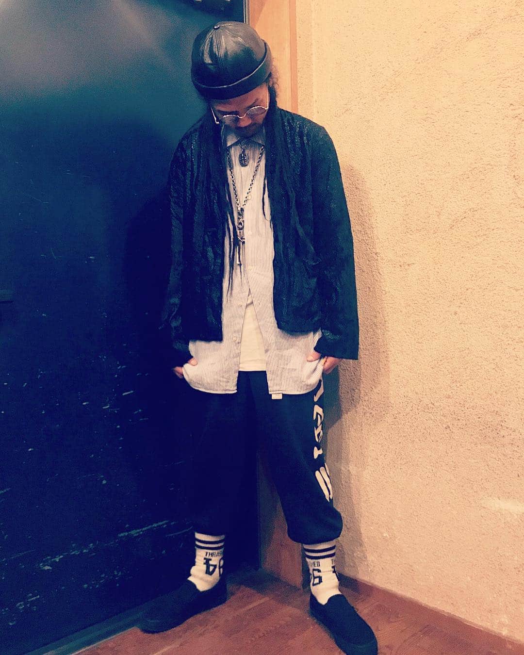 庄村聡泰のインスタグラム：「#ootd #outfit #hare  #gdc #blackcommedesgarcons  #balenciaga #thrasher  #vans #chromehearts」