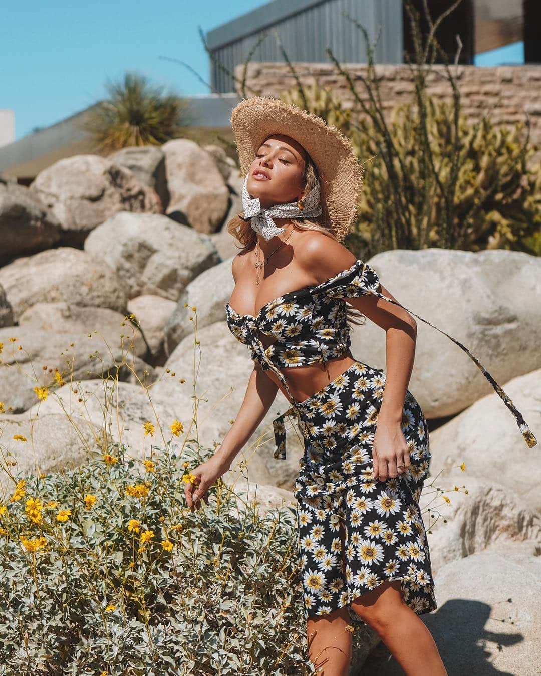 Cindy Pradoさんのインスタグラム写真 - (Cindy PradoInstagram)「Tending the garden in @runawaythelabel 🌼🌵」4月17日 22時31分 - cindyprado