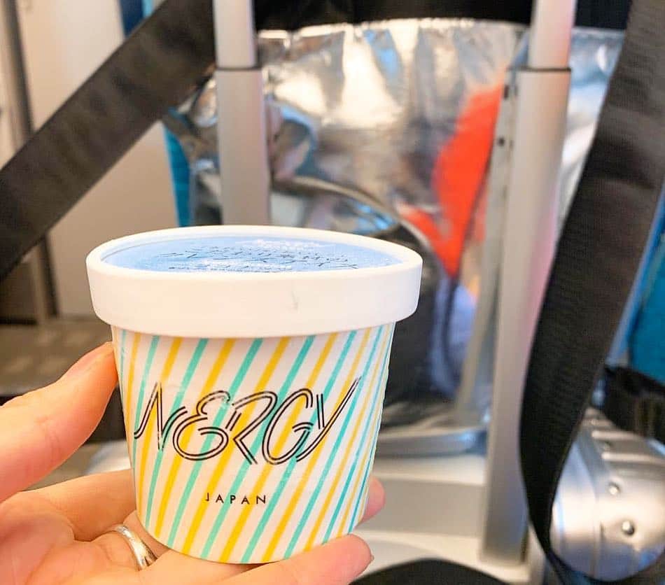 池田莉子さんのインスタグラム写真 - (池田莉子Instagram)「名古屋ゲートタワーモール🐋﻿ Coqul RENAISSANCE × NERGY ﻿ ヘルシーアロマヨガをさせて頂きました。﻿ ﻿ 春を感じるアロマをオリジナルで作ってレッスンで﻿ 使わせて頂きました✨✨﻿ 作り方や、ブレンドの質問を沢山して下さって﻿ 嬉しかったです！！﻿ ﻿ ヨガレッスンの後はNERGYのウェアが当たる﻿ スペシャルな抽選会🛍﻿ 当たった方本当におめでとうございます🎉﻿ ﻿ 今回仕事で朝ヨガに来られなかったという方が﻿ わざわざ、お仕事前に会いに来て下さってとても﻿ びっくり。。﻿ 遠方から来て頂いたりショップで待ってて下さって﻿ お話したり、本当に嬉しいです。﻿ 温かい名古屋のみなさま有難うございました💕﻿ ﻿ ﻿ また来月もゲートタワーへ行きます😙﻿ 名古屋のおすすめあれば是非教えて下さい！！﻿ ﻿ #nergyjapan #morningyoga﻿﻿ #nagoya #aroma﻿ #名古屋ゲートタワーモール #ナージー #ナイキ #朝ヨガ﻿ #名古屋 #アロマヨガ #ヘルシー #アロマ」4月17日 22時32分 - ricoikeda