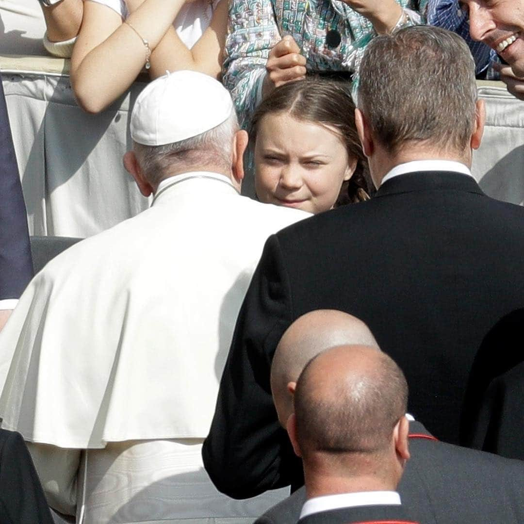 CNNさんのインスタグラム写真 - (CNNInstagram)「Teen climate activist Greta Thunberg met Pope Francis at the Vatican on Wednesday, carrying a sign that read: "Join the Climate Strike." A day earlier, the 16-year-old Swede scolded European Union leaders for spending their time "arguing about taxes or Brexit" in the face of a growing climate crisis. For more, go follow @cnnclimate. (📸: Gregorio Borgia/AP and Alessandra Tarantino/AP)」4月17日 22時37分 - cnn