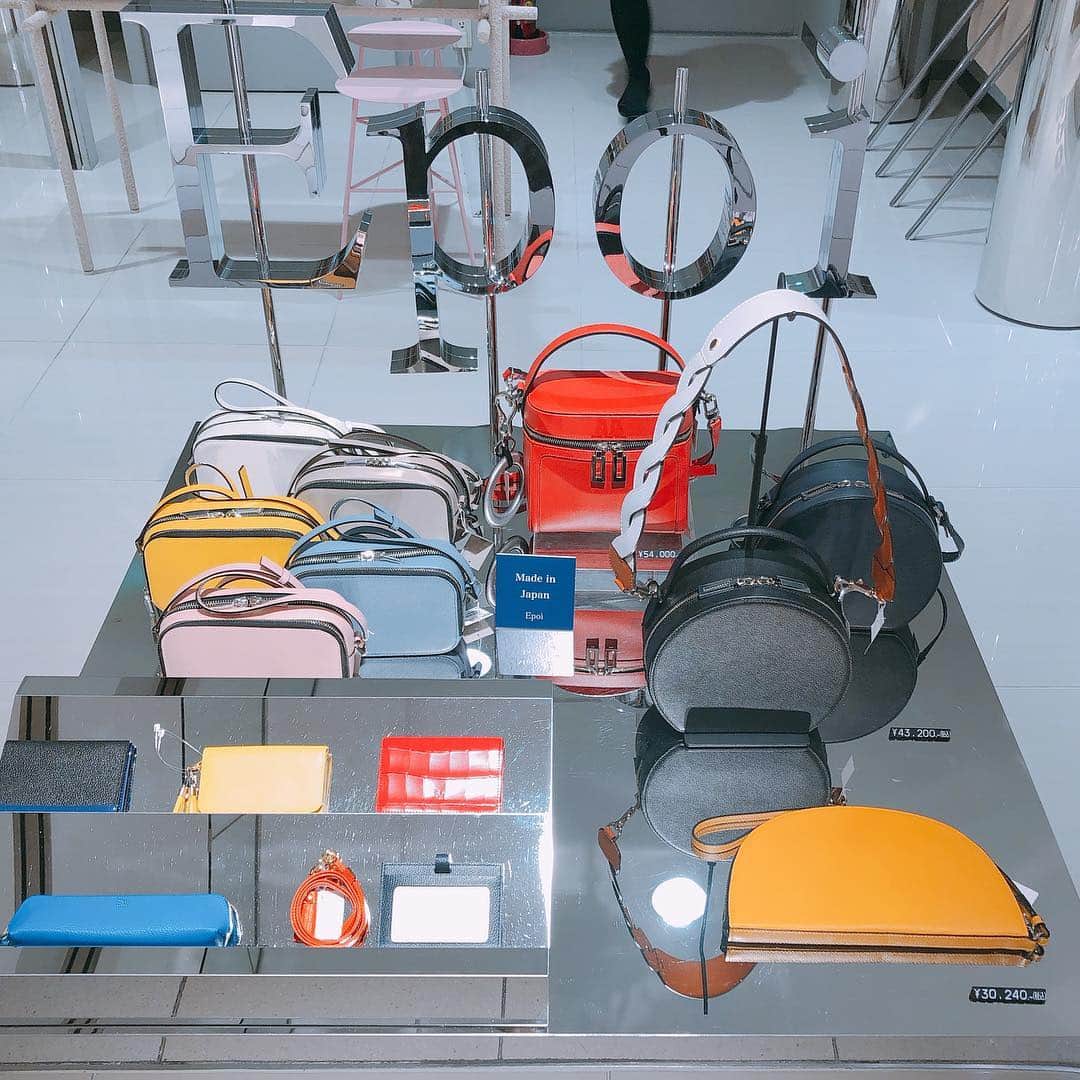 西本早希さんのインスタグラム写真 - (西本早希Instagram)「・ @epoi_official のお店で新しい鞄を 👜! 日本の職人さんによるmade in japan 🇯🇵 で お上品な雰囲気が 今の気分 !  1枚目のと悩んだ末に  2枚目のベーシックな鞄を ♡  カラーものも可愛かったけど 結局 黒 😂! #epoi #エポイ」4月17日 13時48分 - saki1022