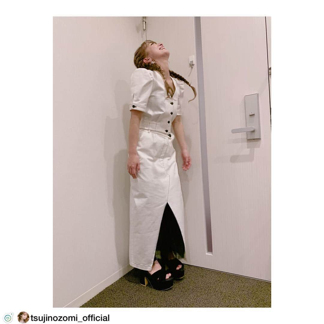 トリイクニコさんのインスタグラム写真 - (トリイクニコInstagram)「もっといい写真あったはず🤣🤣 #辻希美 #徹子の部屋 #トリイのシゴト . . @tsujinozomi_official  衣装は😘💕 . セットアップ ▶︎ @eimyistoire_official  サンダル ▶︎ @honeysalonbyfoppish  #衣装  #スタイリスト #トリイ先生 #eimyistoire  #ハニーサロン #白 #好き #この衣装めっちゃ可愛かった #😘💕」4月17日 13時48分 - toriicamera