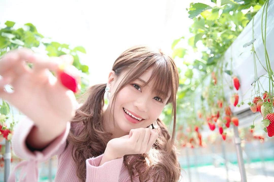 阿久津真央さんのインスタグラム写真 - (阿久津真央Instagram)「おやつの時間🍭🍓♡ 午後もふぁいっ🥺❤️ #オシャレグラビア #10秒グラビア #code #codenate #photo #movie #ファインダー越しの私の世界  #水着 #撮影 #スタジオ #カメラ #カメラ #ポートレート #グラビア #モデル #タレント #グラドル」4月17日 14時06分 - akutsumao